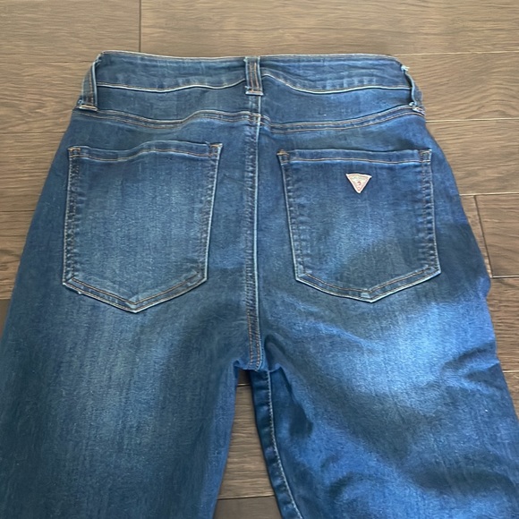 Guess Jeans Medium Dark Wash Denim fits size Small - Picture 2 of 5